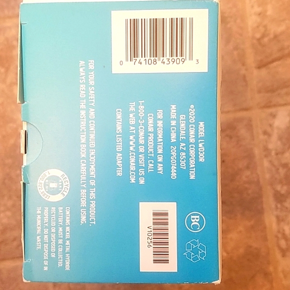 Conair cordless rechargeable shaver wet/dry 2 in 1 shaving foil and trimmer - Picture 4 of 6